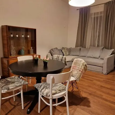 Duplex In City Center! Apartment
